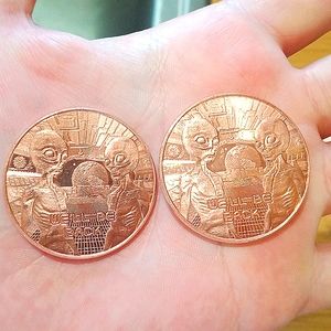 👽 2x 1oz copper rounds .999 copper - we will be back area 51 Alien Round